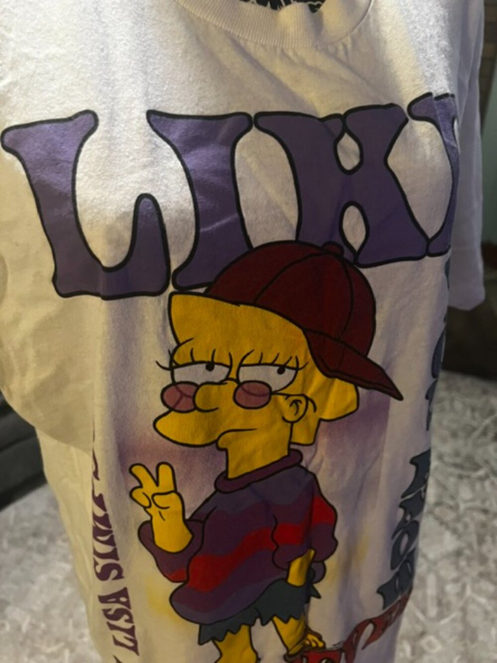 Lisa Simpson Tee - Picture 2 of 6